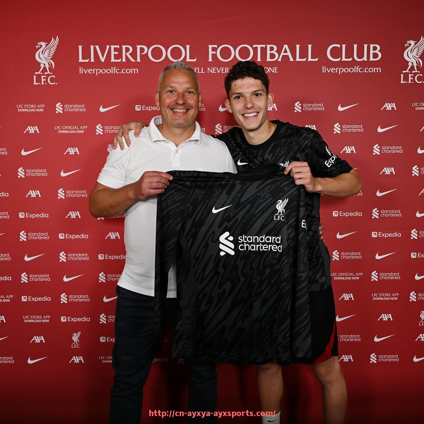 爱游戏体育-英超哪个球队：英超联赛中哪个球队最具优势与魅力