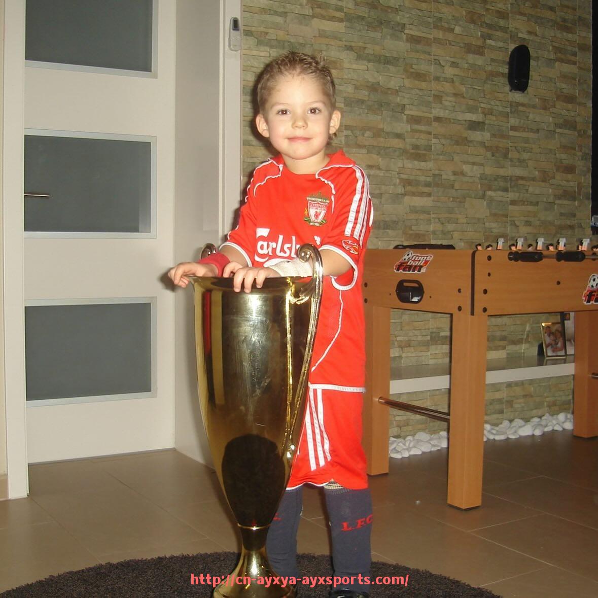 爱游戏体育-新疆CBA篮球队是否配备专业足球教练？现状揭秘