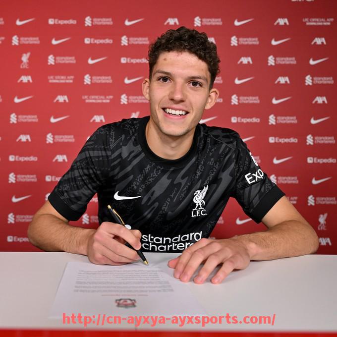 爱游戏体育-世俱杯在攻防两端均有出色表现的全面型球员分析